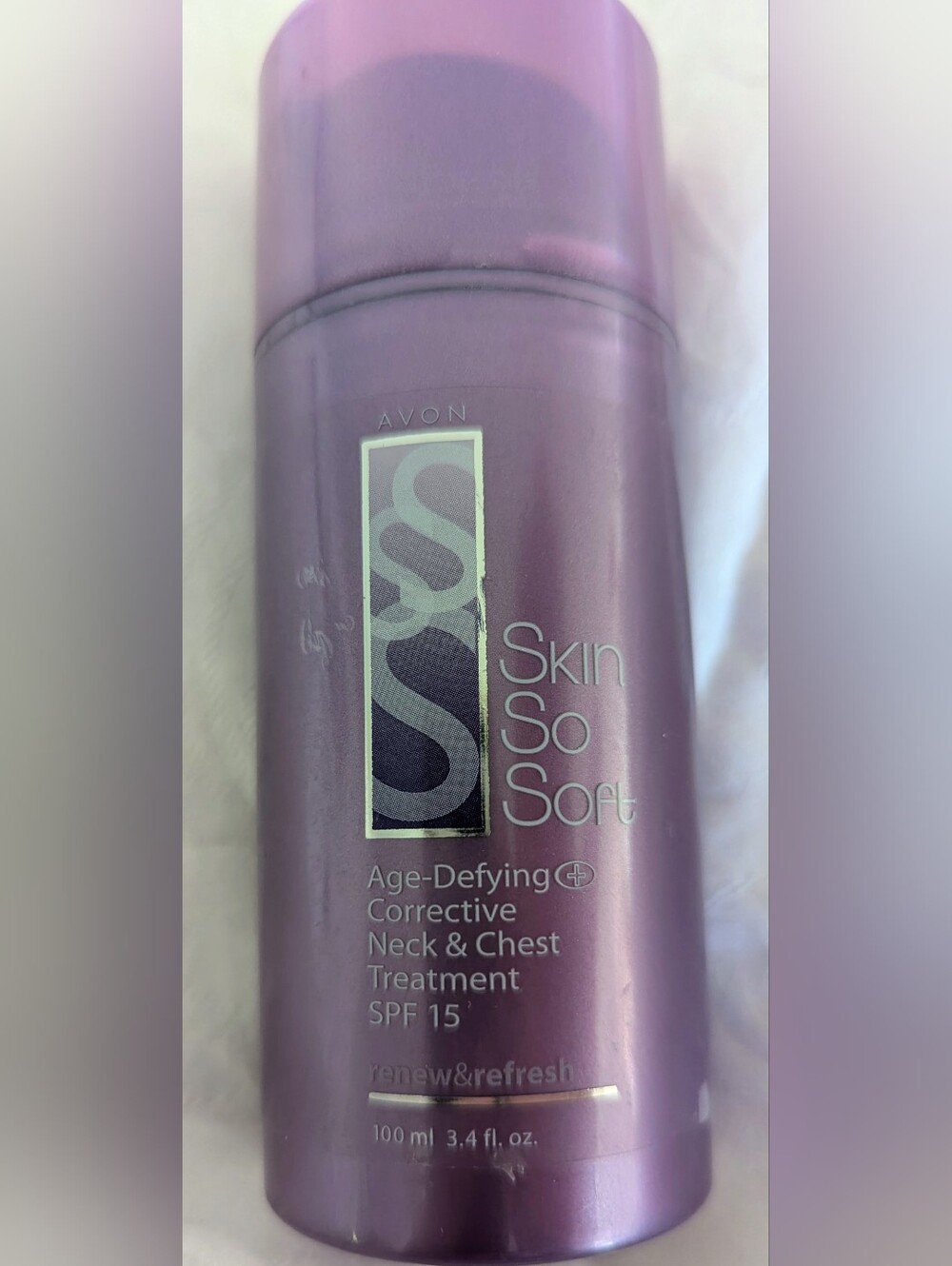 Avon Vintage Skin So Soft Age Defying Corrective Neck & Chest Treatment SPF 15